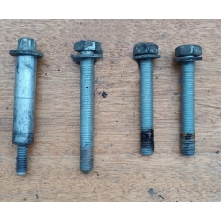 Болты двигателя